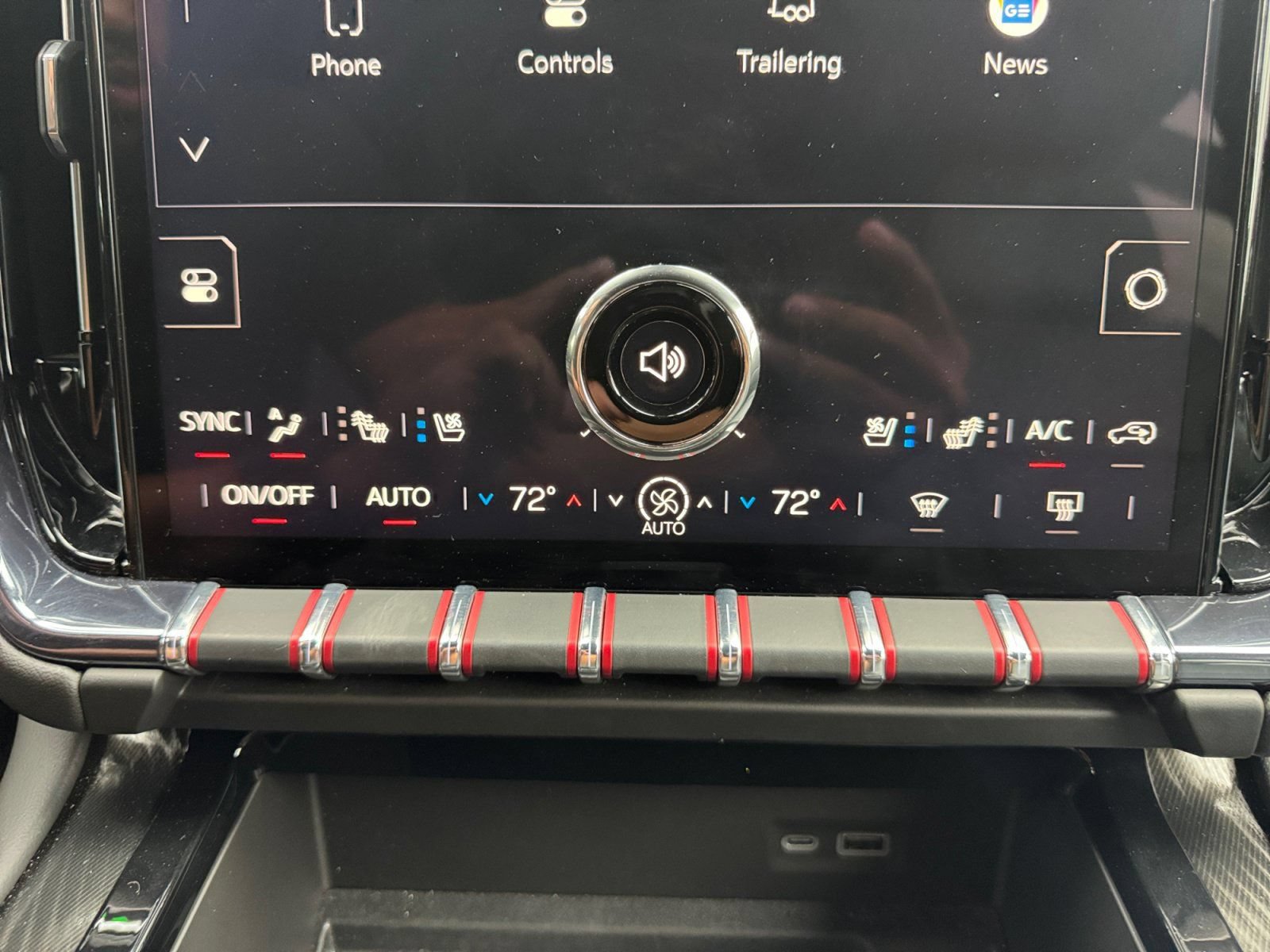 Certified 2025 GMC Yukon AT4 AWD/4WD image 19