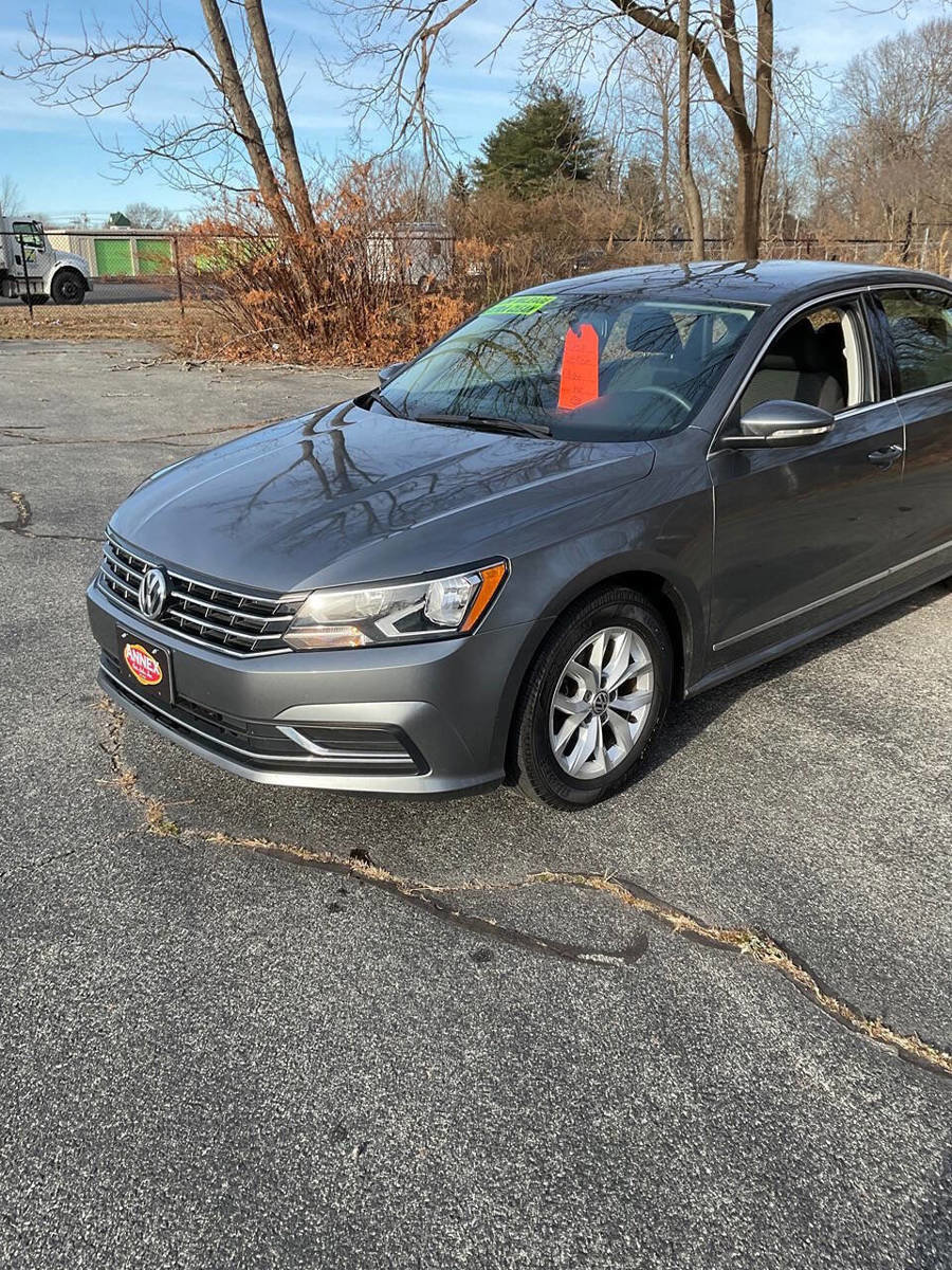 Used 2016 Volkswagen Passat 1.8T S image 2