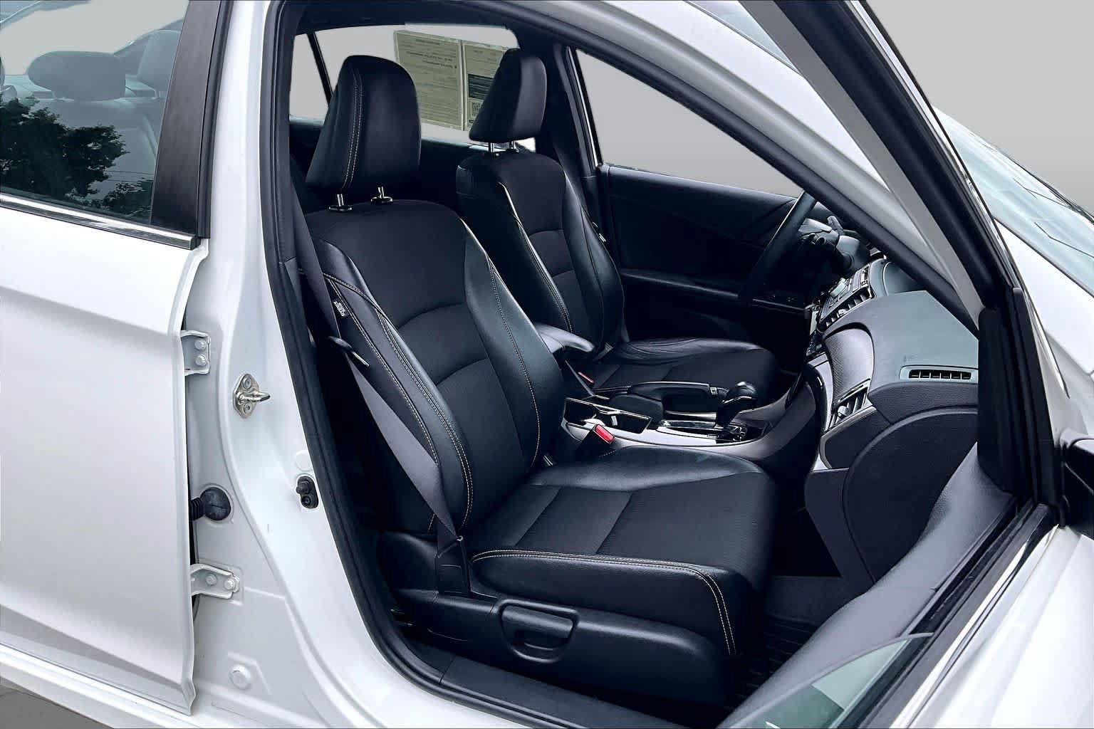 Used 2017 Honda Accord Sport image 8