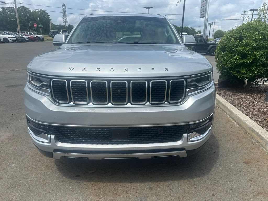 Used 2022 Jeep Wagoneer Series III w/ Premium Group I AWD/4WD image 2