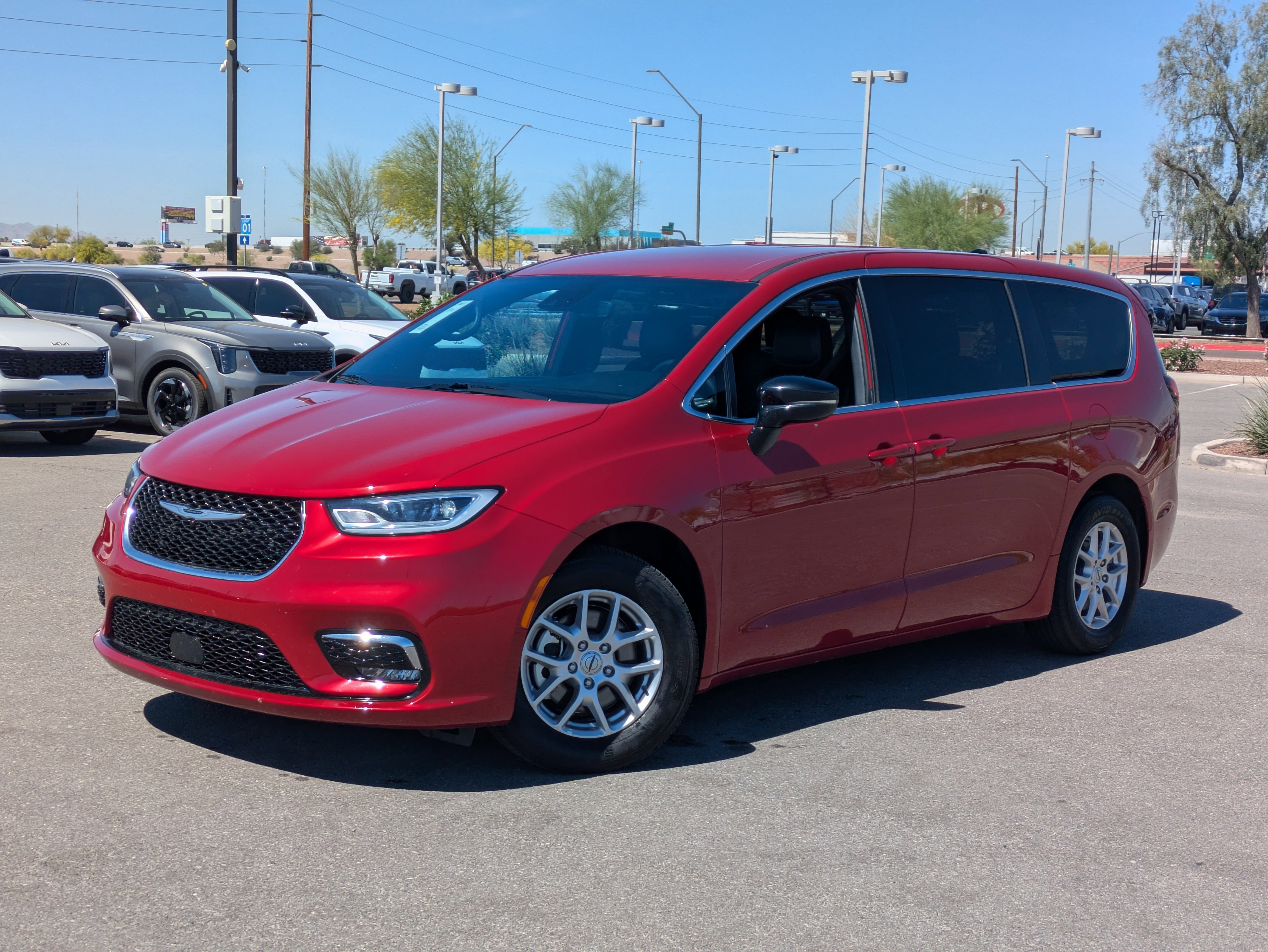 Used 2025 Chrysler Pacifica Select image 33