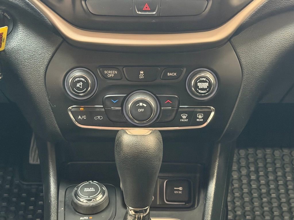 Used 2016 Jeep Cherokee Latitude w/ Cold Weather Group image 13