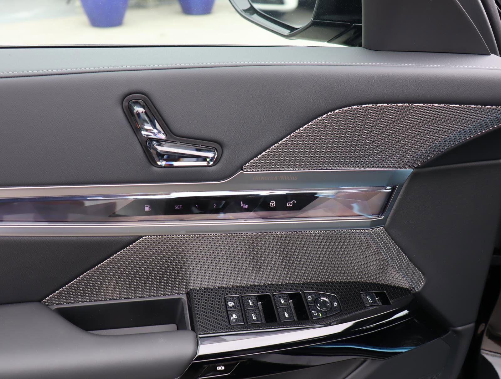 New 2026 BMW 750e xDrive w/ Executive Package image 17