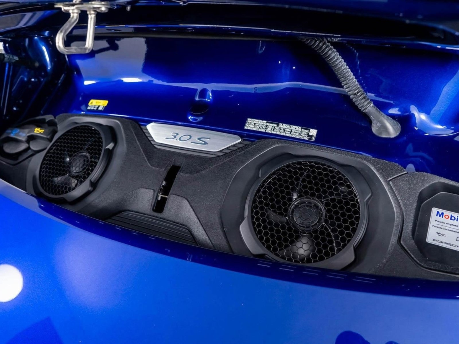 Used 2024 Porsche 911 Carrera 4S w/ Sport Package image 48