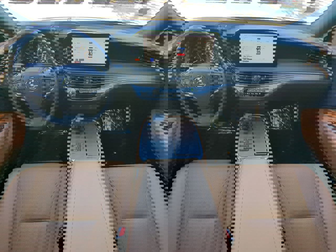 Used 2023 Lexus LS 500 w/ Accessory Package (Z2) image 15