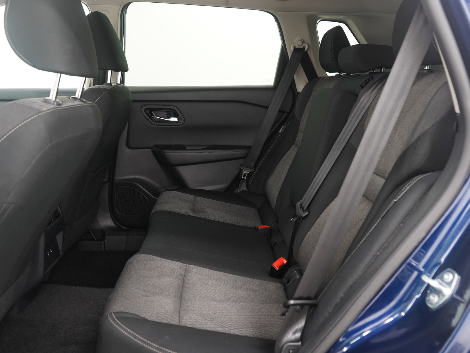 Used 2025 Nissan Rogue SV image 15