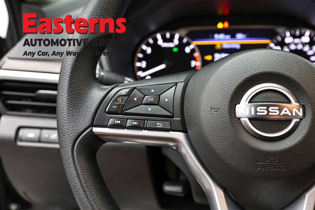 Used 2025 Nissan Altima 2.5 SV FWD image 15