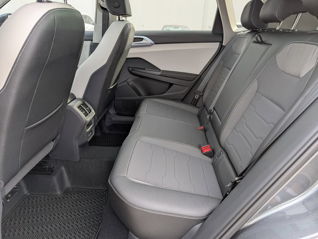 New 2026 Volkswagen Taos SE FWD image 26