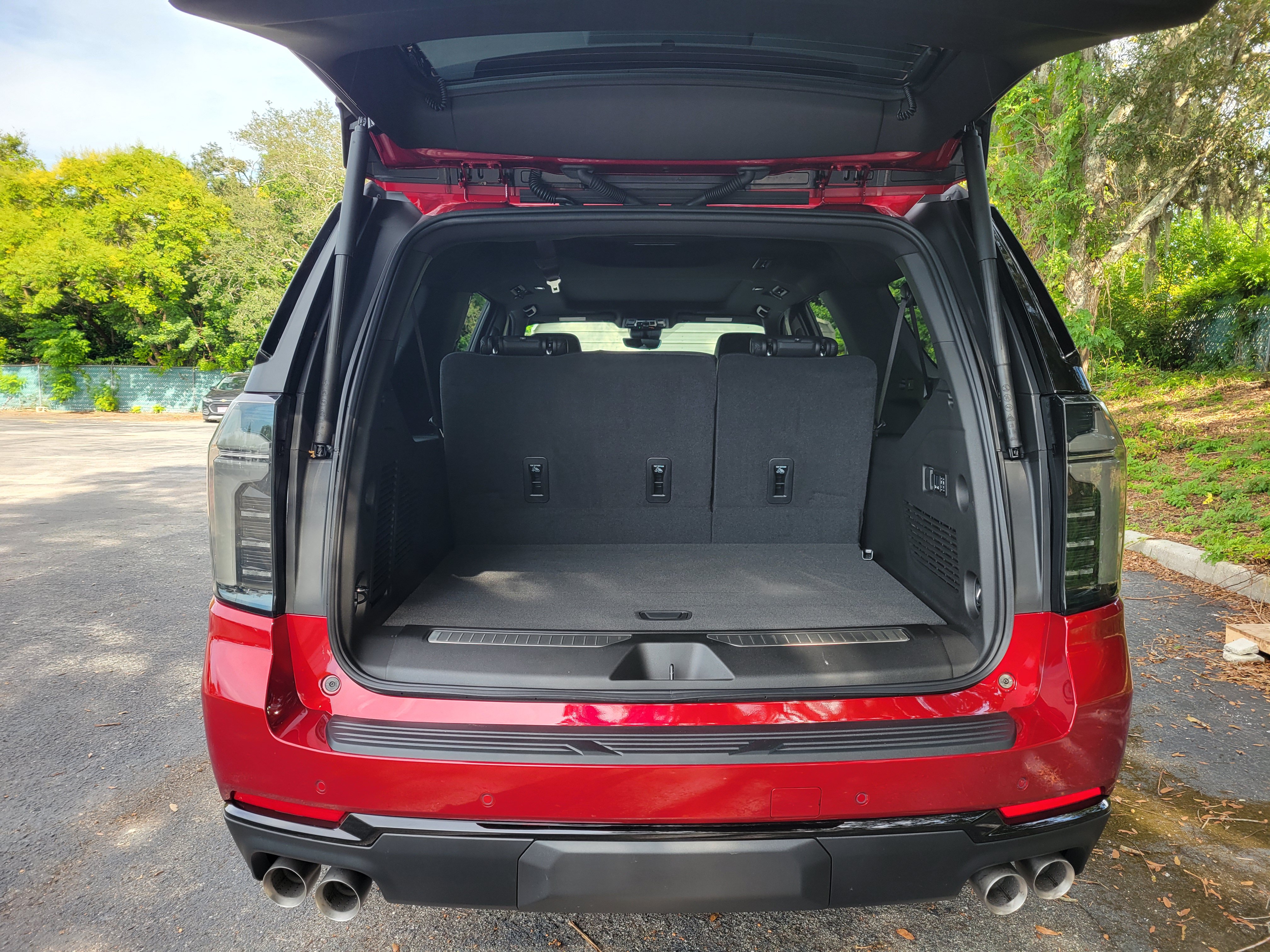 New 2026 Chevrolet Suburban Z71 w/ Z71 Off-Road Package AWD/4WD image 8