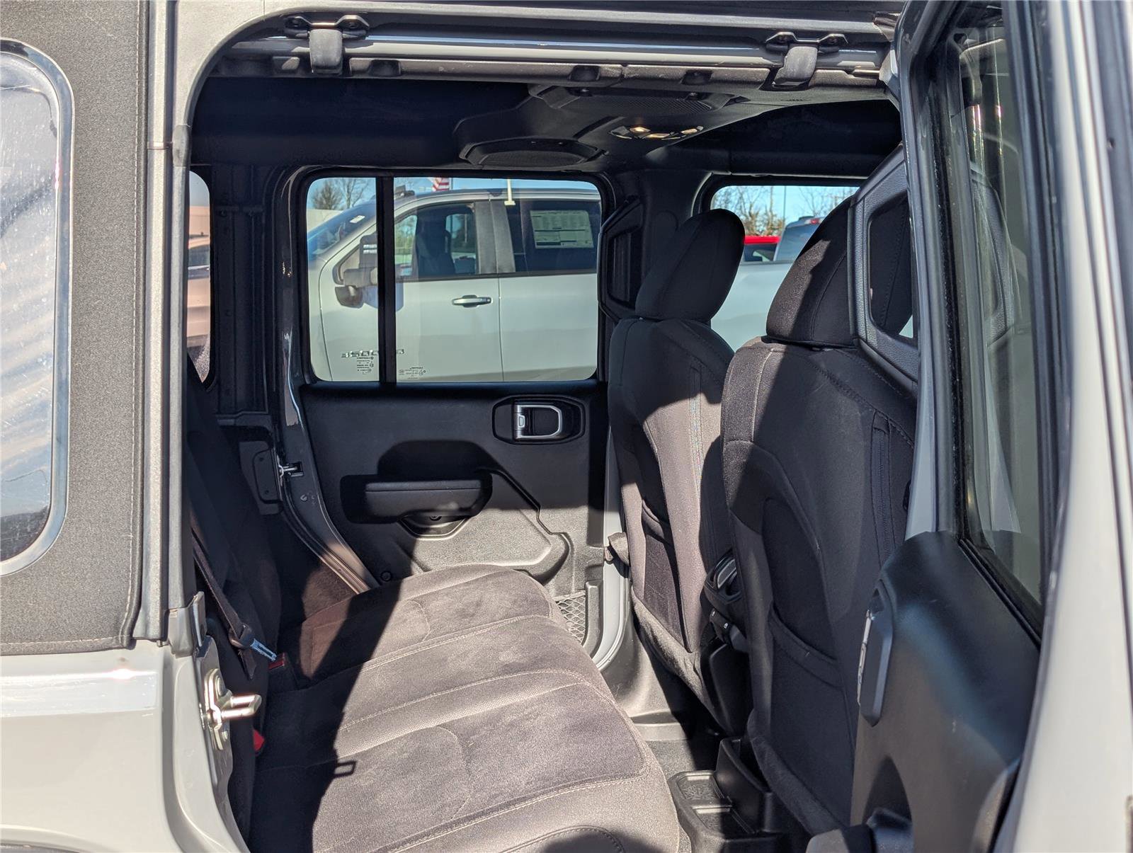 Used 2023 Jeep Wrangler Unlimited w/ Convenience Group image 12