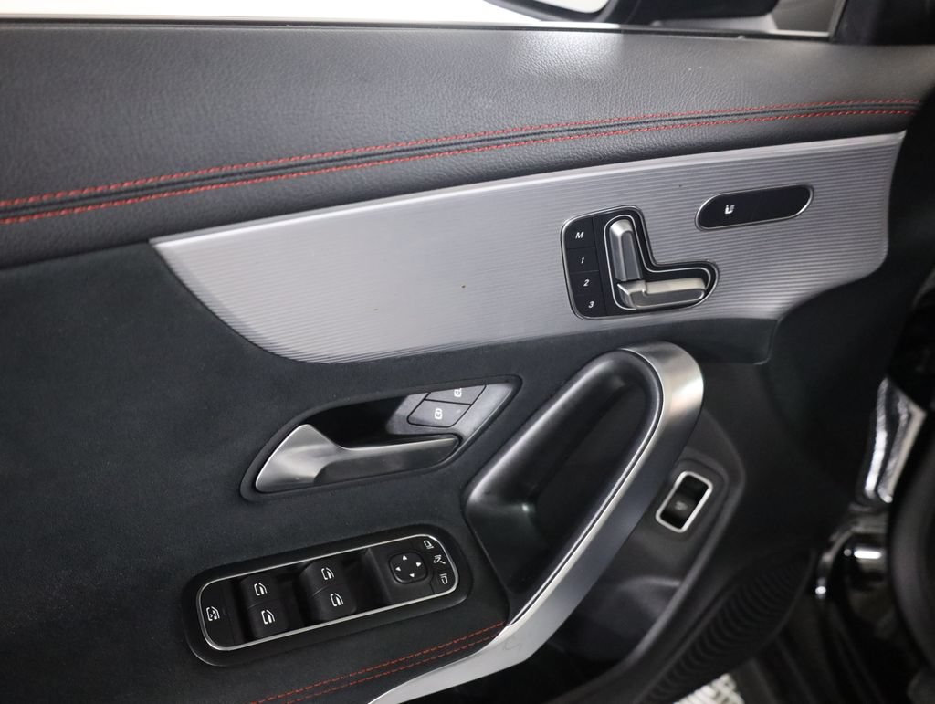 Used 2023 Mercedes-Benz CLA 250 4MATIC image 27