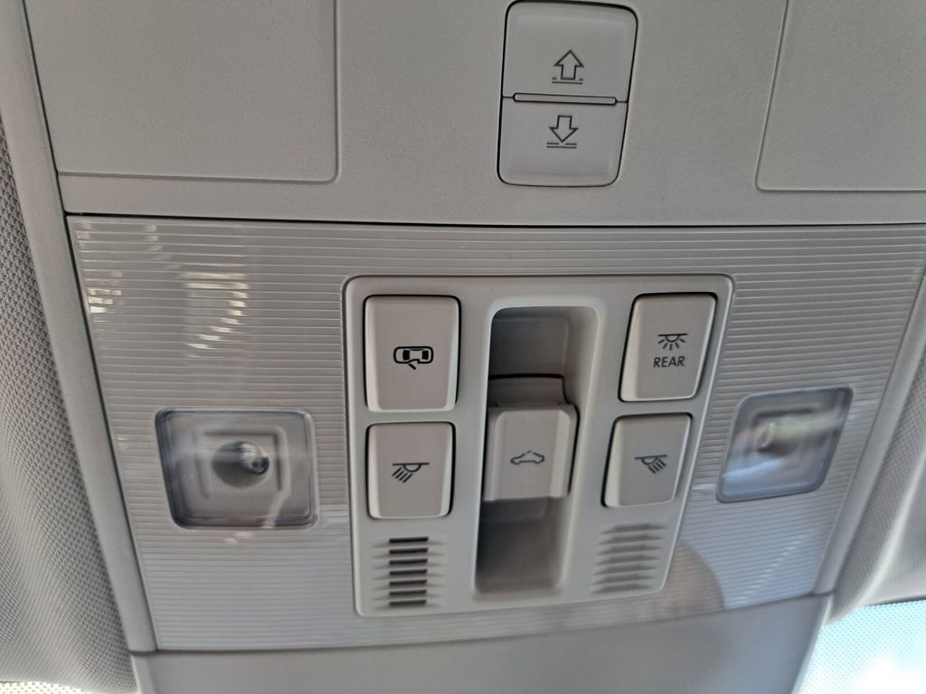 New 2026 Volkswagen Taos SE image 18