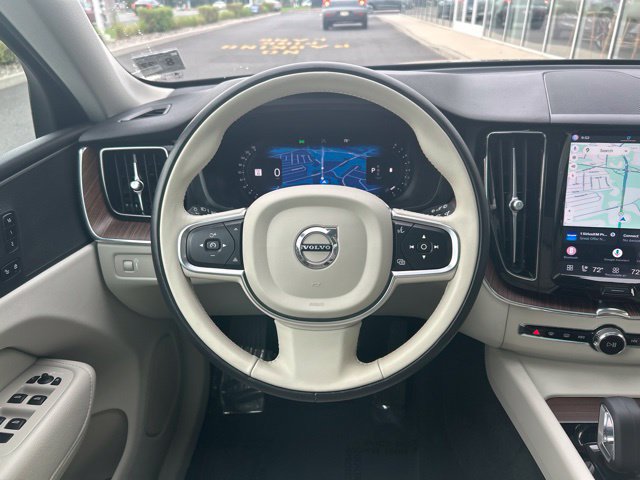 Used 2022 Volvo XC60 B5 Momentum w/ Climate Package AWD/4WD image 18
