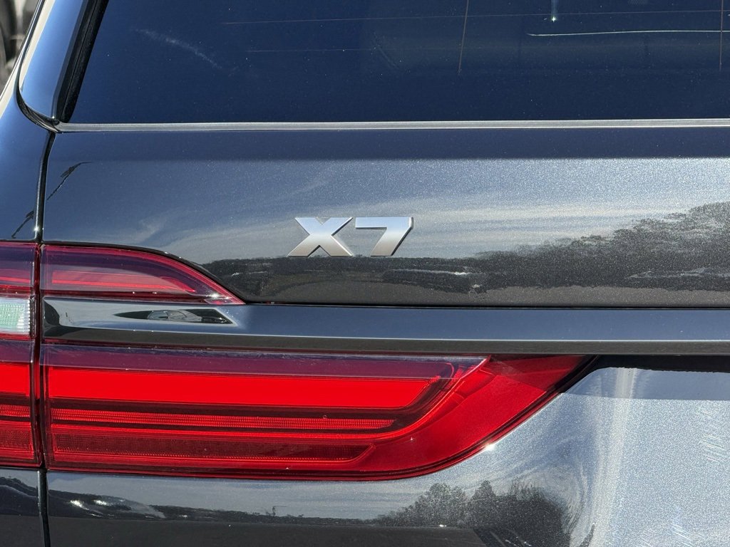Used 2022 BMW X7 M50i image 50