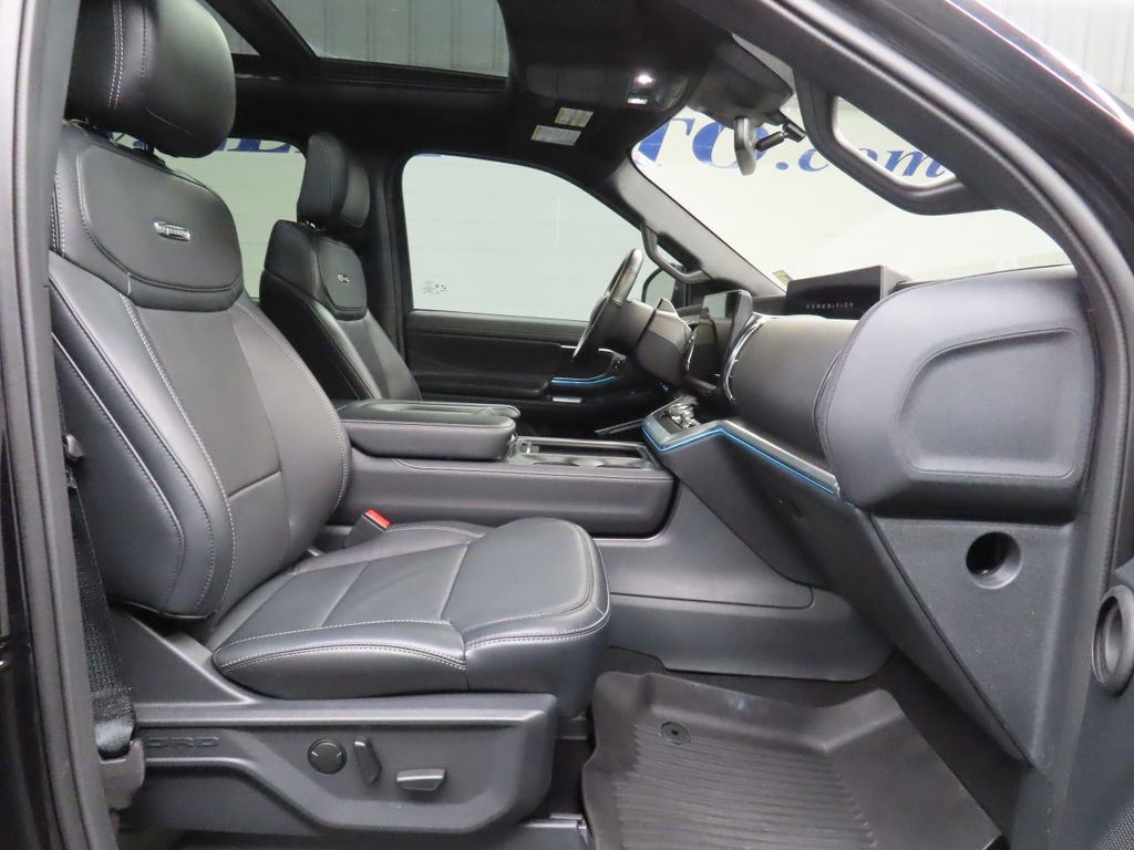 Used 2025 Ford Expedition Platinum w/ Stealth Performance Package AWD/4WD image 38