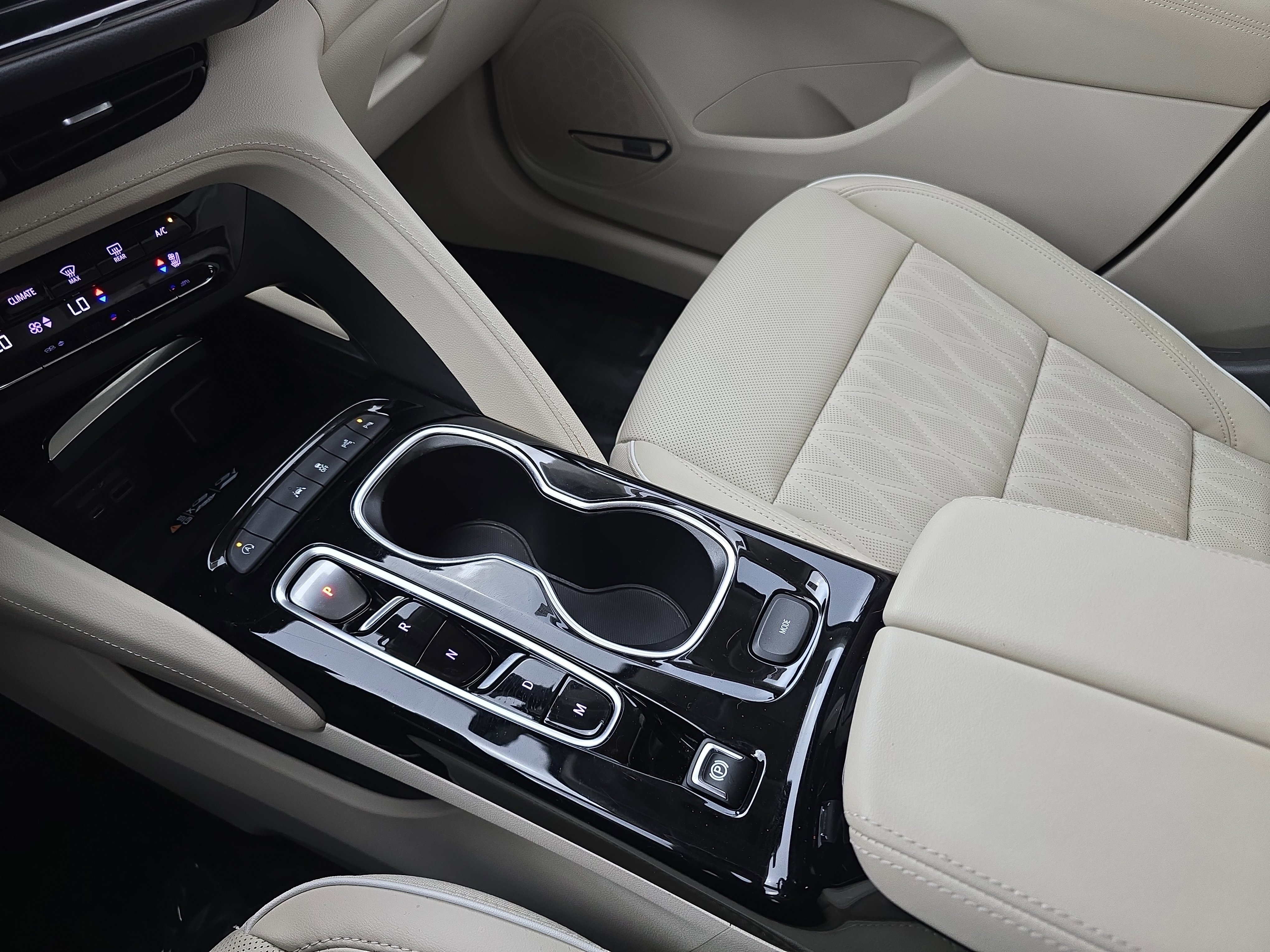 Used 2023 Buick Envision Avenir image 24