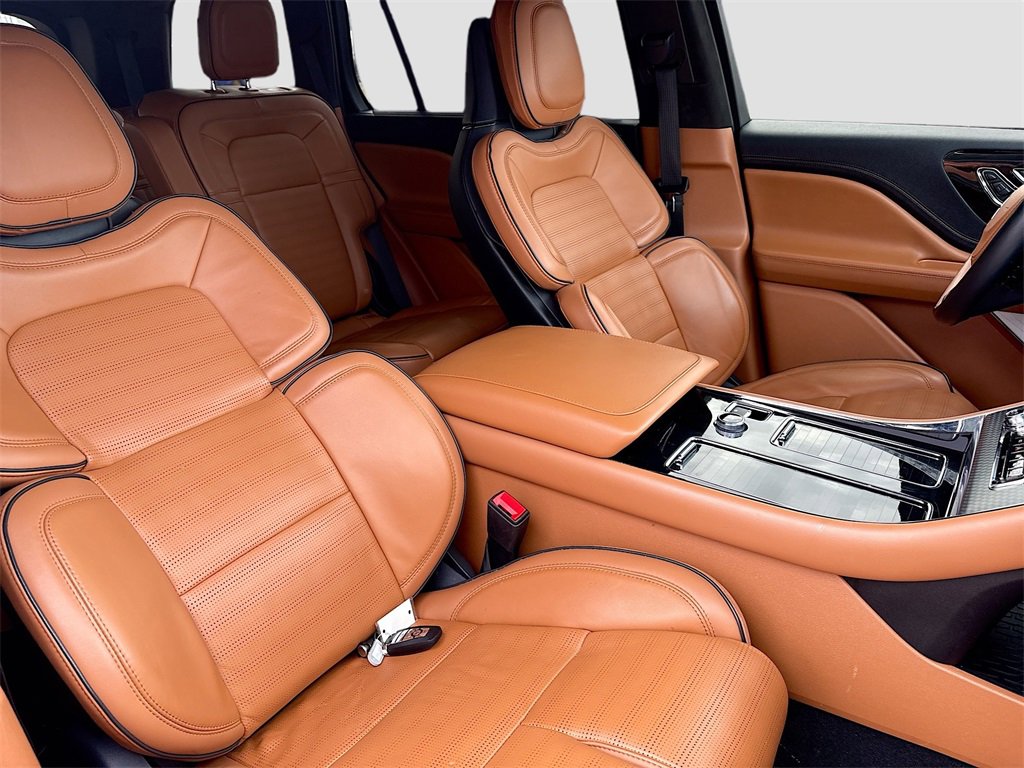 Used 2025 Lincoln Aviator Black Label w/ Jet Appearance Package image 32