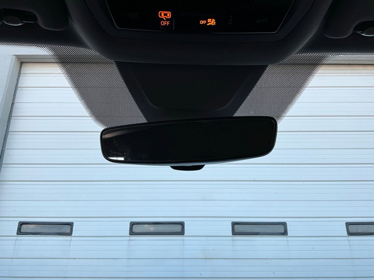 Used 2025 Volkswagen Atlas SE image 19