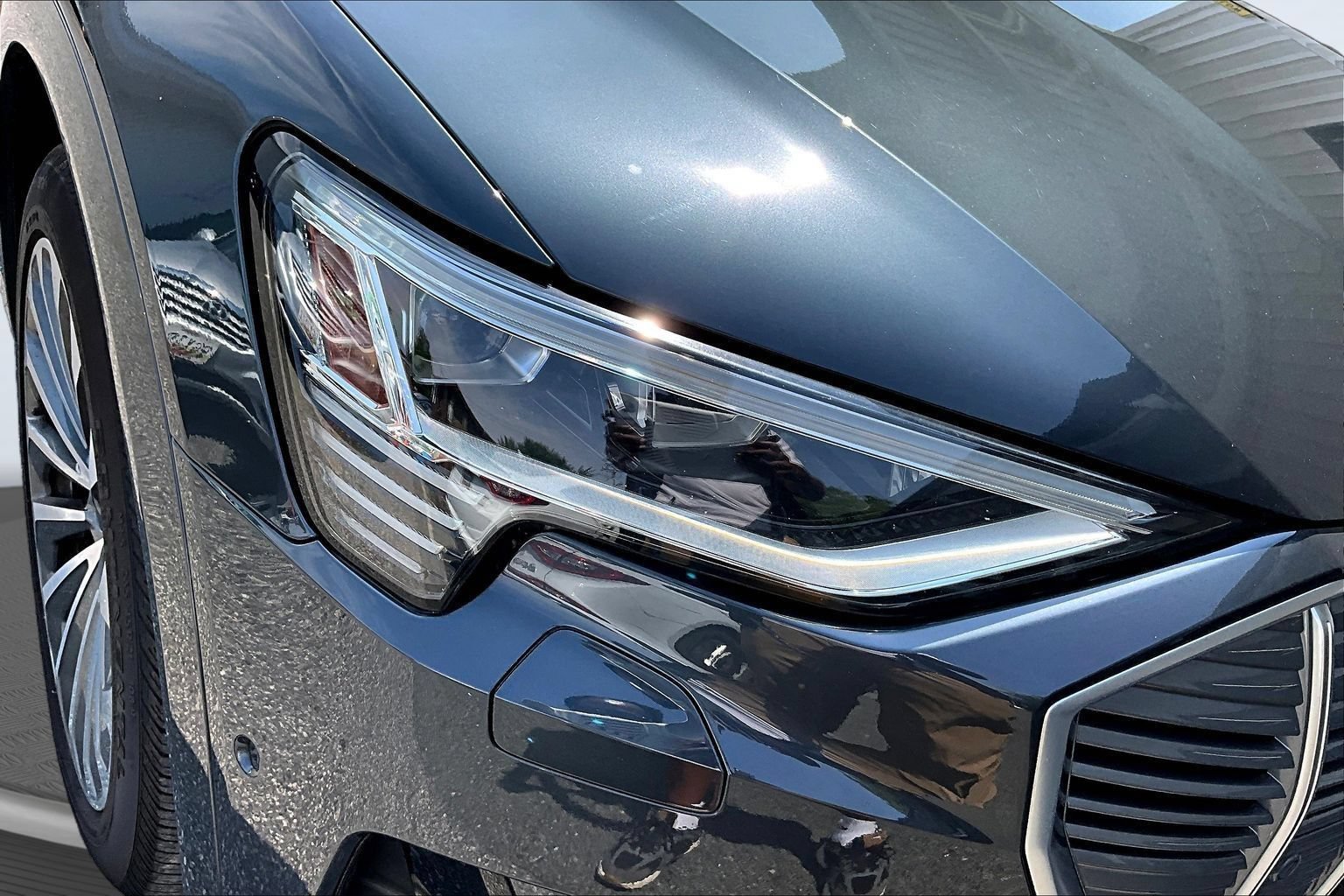 Used 2019 Audi e-tron Prestige w/ Prestige Package AWD/4WD image 29