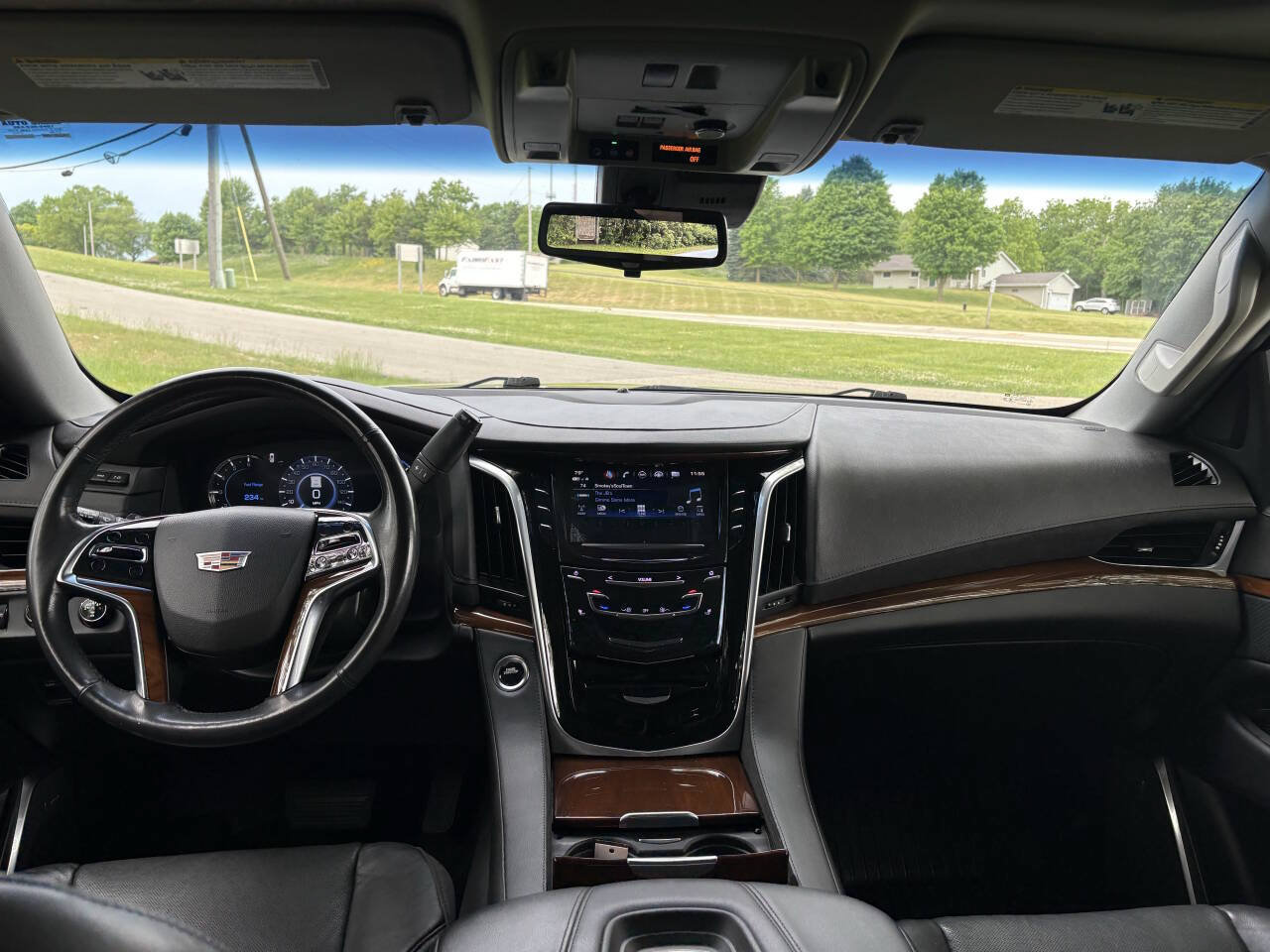 Used 2020 Cadillac Escalade Premium Luxury AWD/4WD image 18