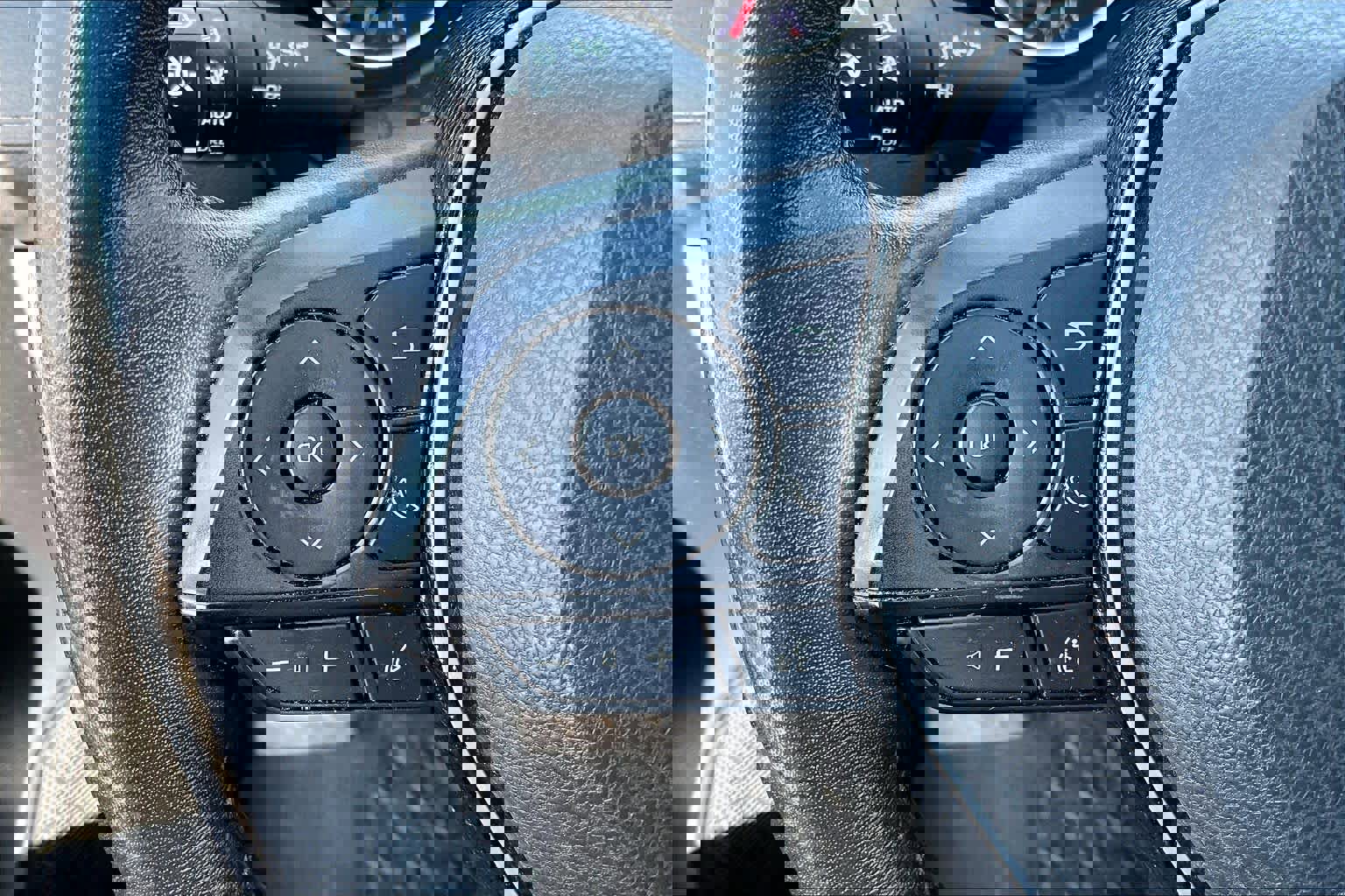 Used 2021 Toyota RAV4 XLE Premium image 21