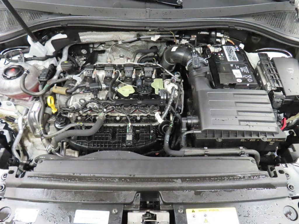 Used 2023 Volkswagen Tiguan SE R-Line image 28