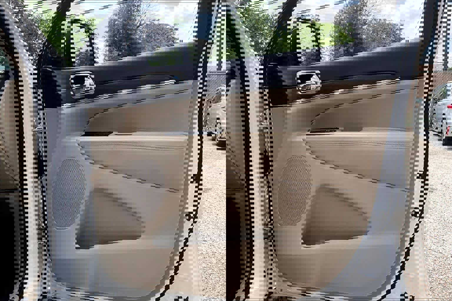 Used 2015 Jeep Grand Cherokee Limited w/ Mopar Chrome Edition Group RWD image 22