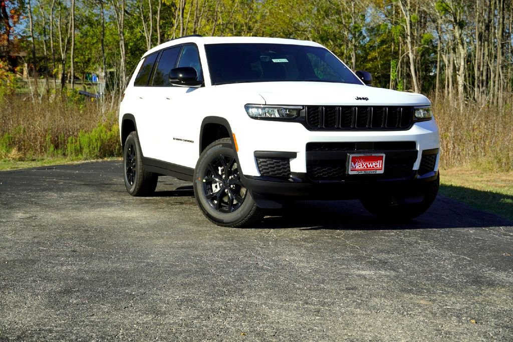 New 2025 Jeep Grand Cherokee L Altitude image 2