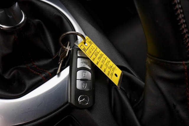 Used 2016 MAZDA MX-5 Miata Sport image 9