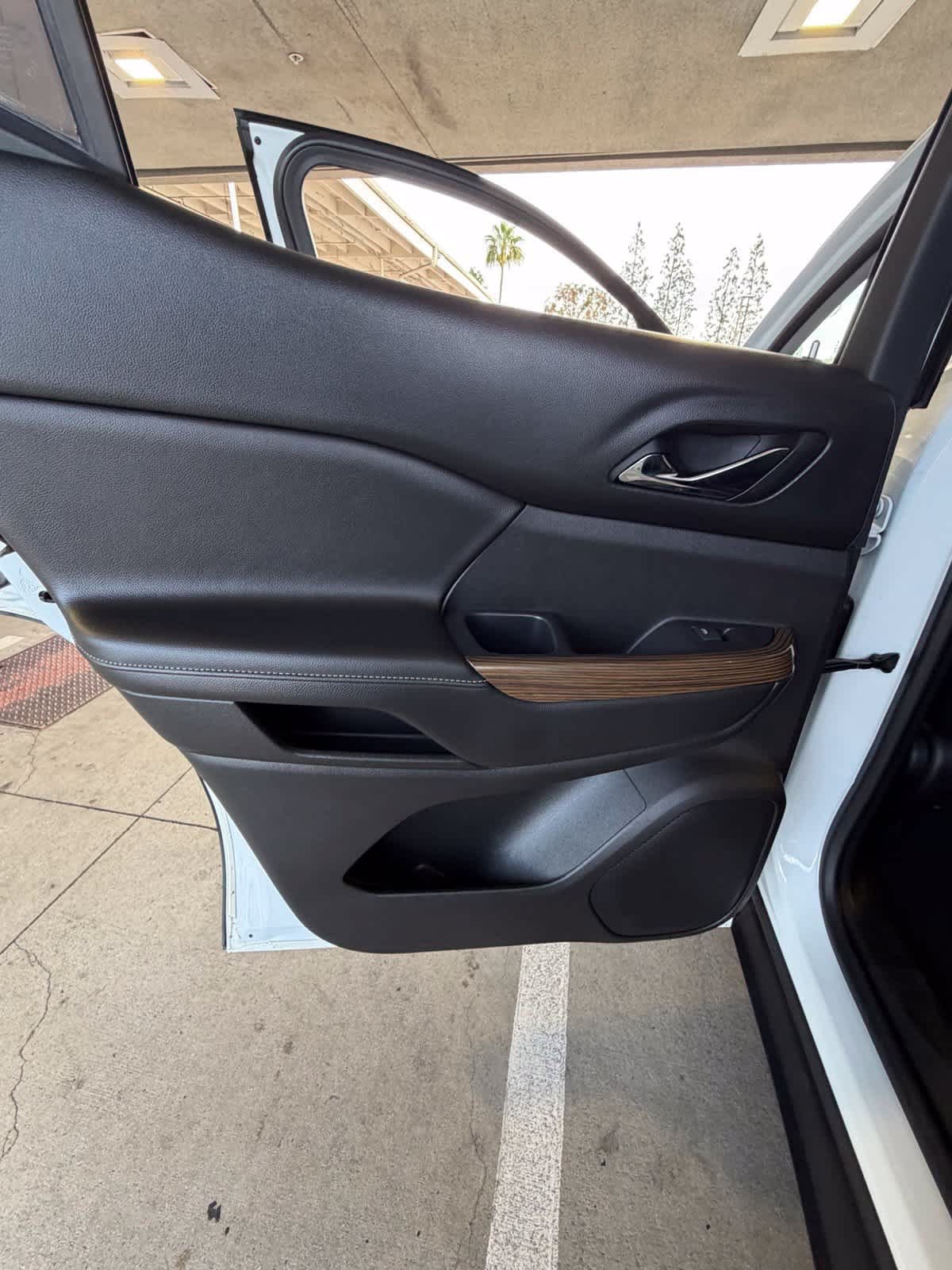 Used 2017 GMC Acadia SLE FWD image 16