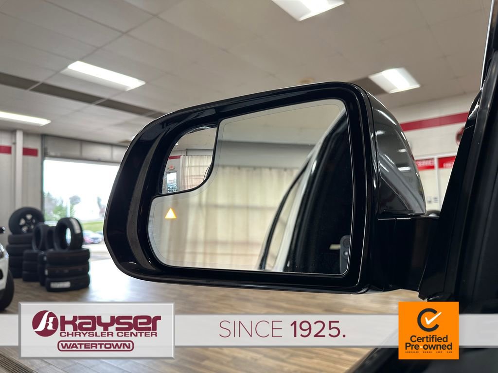 Certified 2024 Jeep Wagoneer Series II AWD/4WD image 8