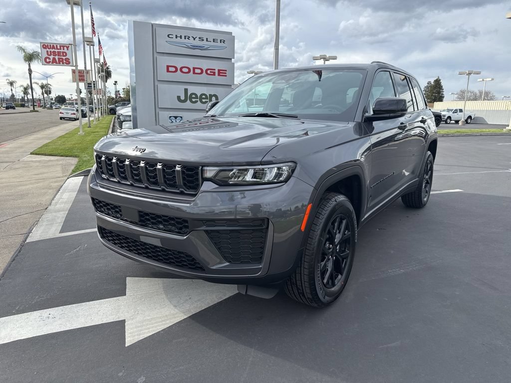 New 2026 Jeep Grand Cherokee Altitude AWD/4WD image 10
