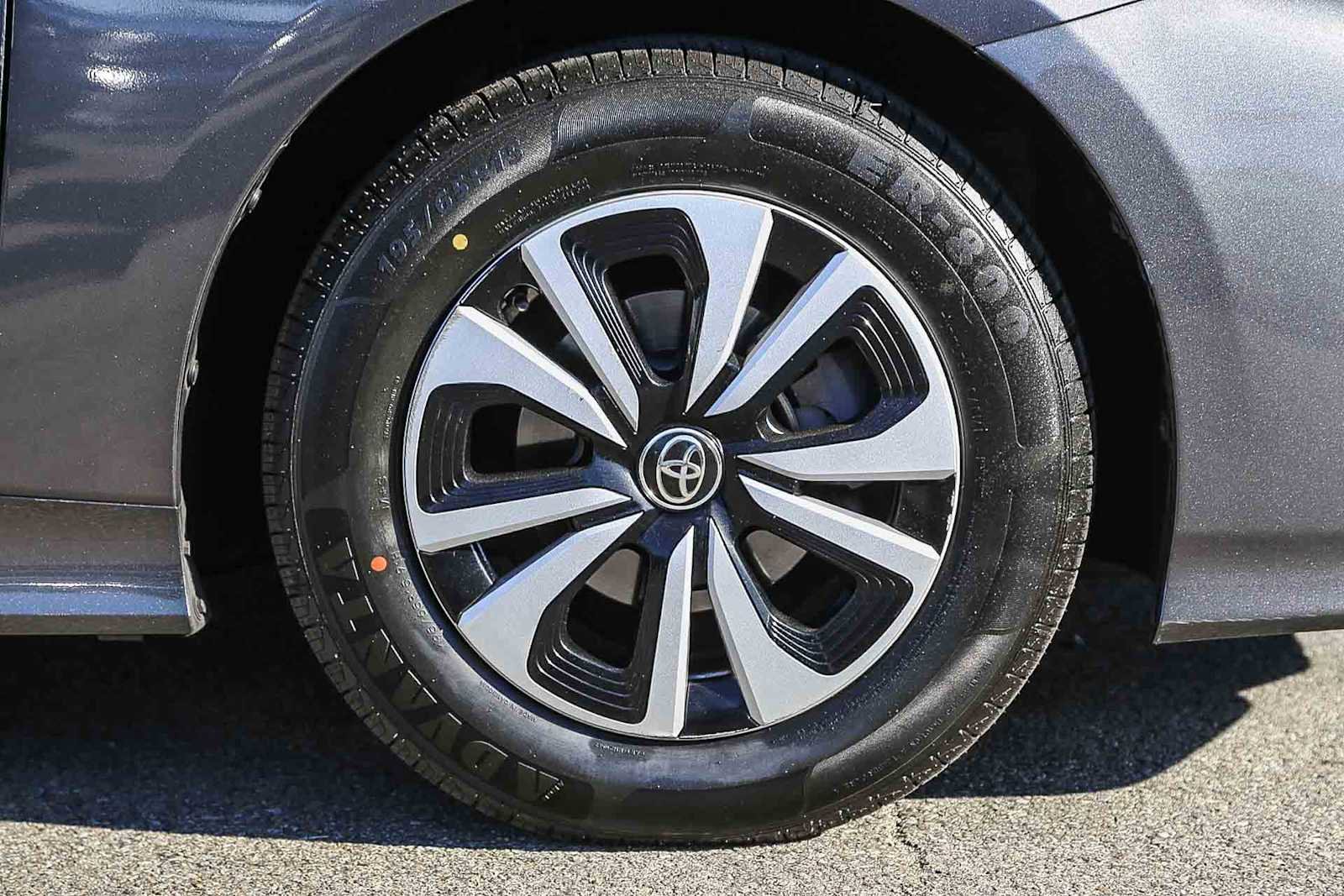 Used 2017 Toyota Prius Prime Premium w/ Carpet Mat Package image 9