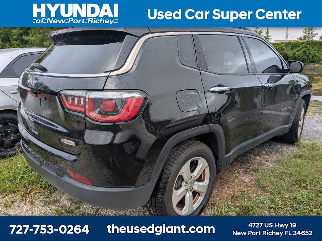 Used 2018 Jeep Compass Latitude FWD image 4