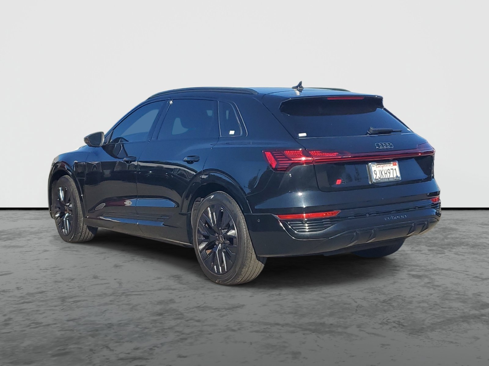 Used 2024 Audi Q8 e-tron Premium Plus AWD/4WD image 3