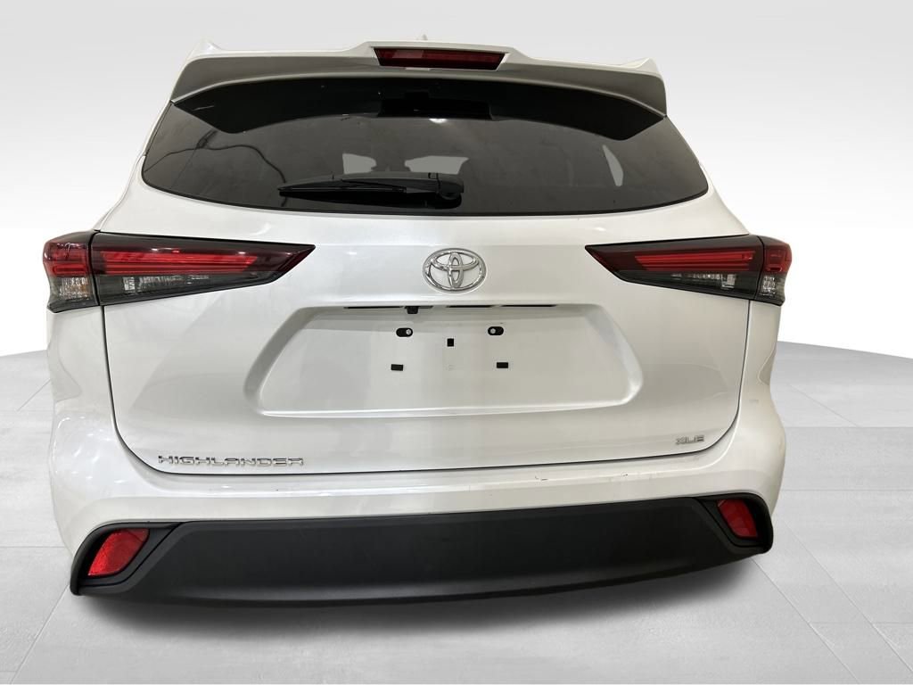 Used 2024 Toyota Highlander XLE image 4