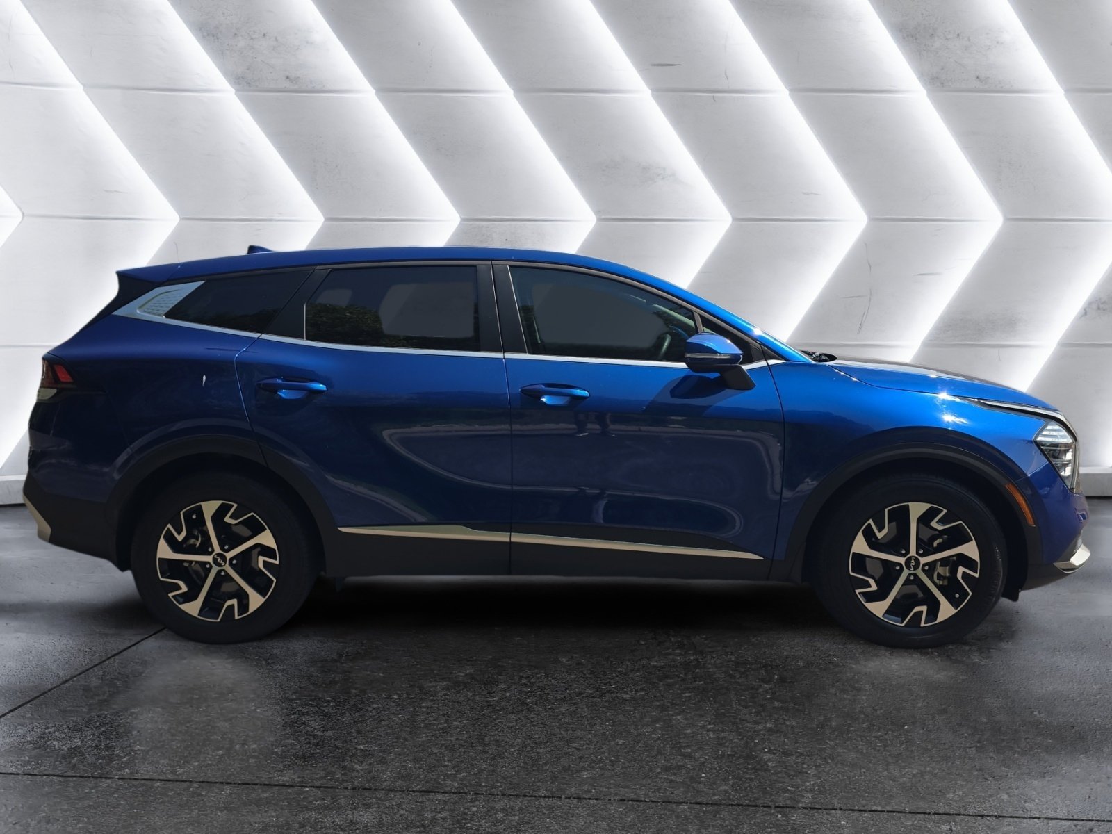 Used 2025 Kia Sportage EX FWD image 6
