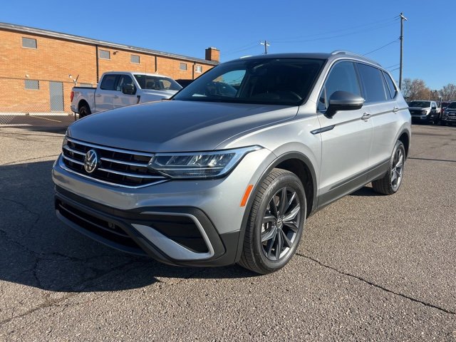 Used 2022 Volkswagen Tiguan SE w/ Panoramic Sunroof Package image 24