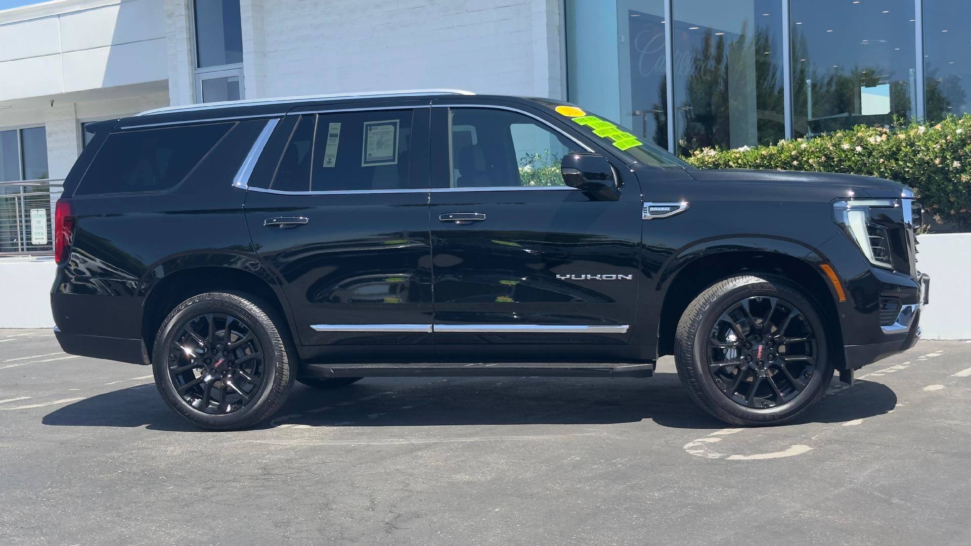 Used 2025 GMC Yukon Elevation AWD/4WD image 3