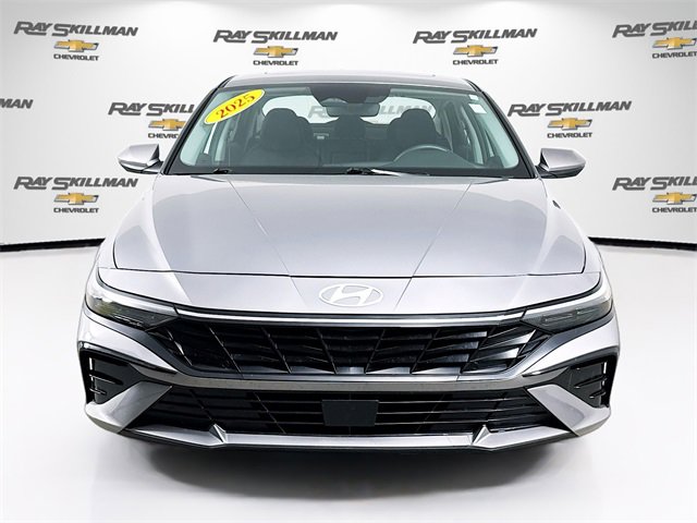 Used 2025 Hyundai Elantra SEL image 2