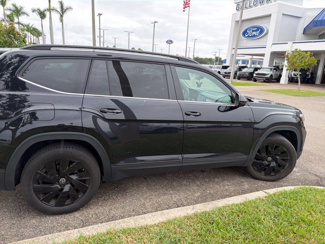 Used 2025 Volkswagen Atlas SE FWD image 3