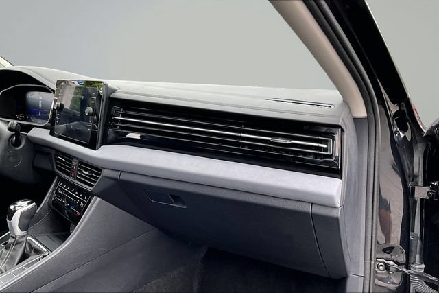 Used 2025 Volkswagen Jetta SE FWD image 25