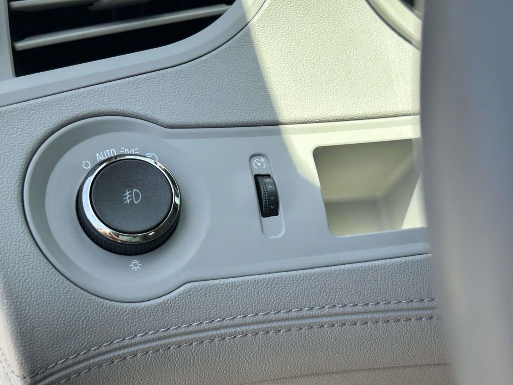 Used 2010 Buick LaCrosse CXL FWD image 20