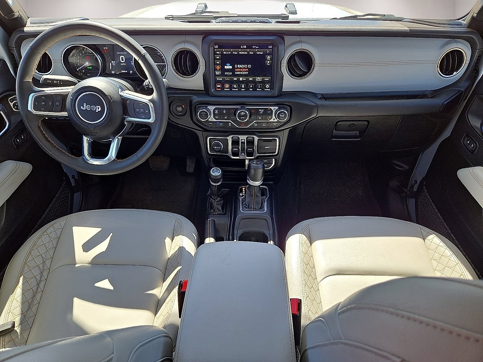 Used 2023 Jeep Wrangler Unlimited Sahara AWD/4WD image 16