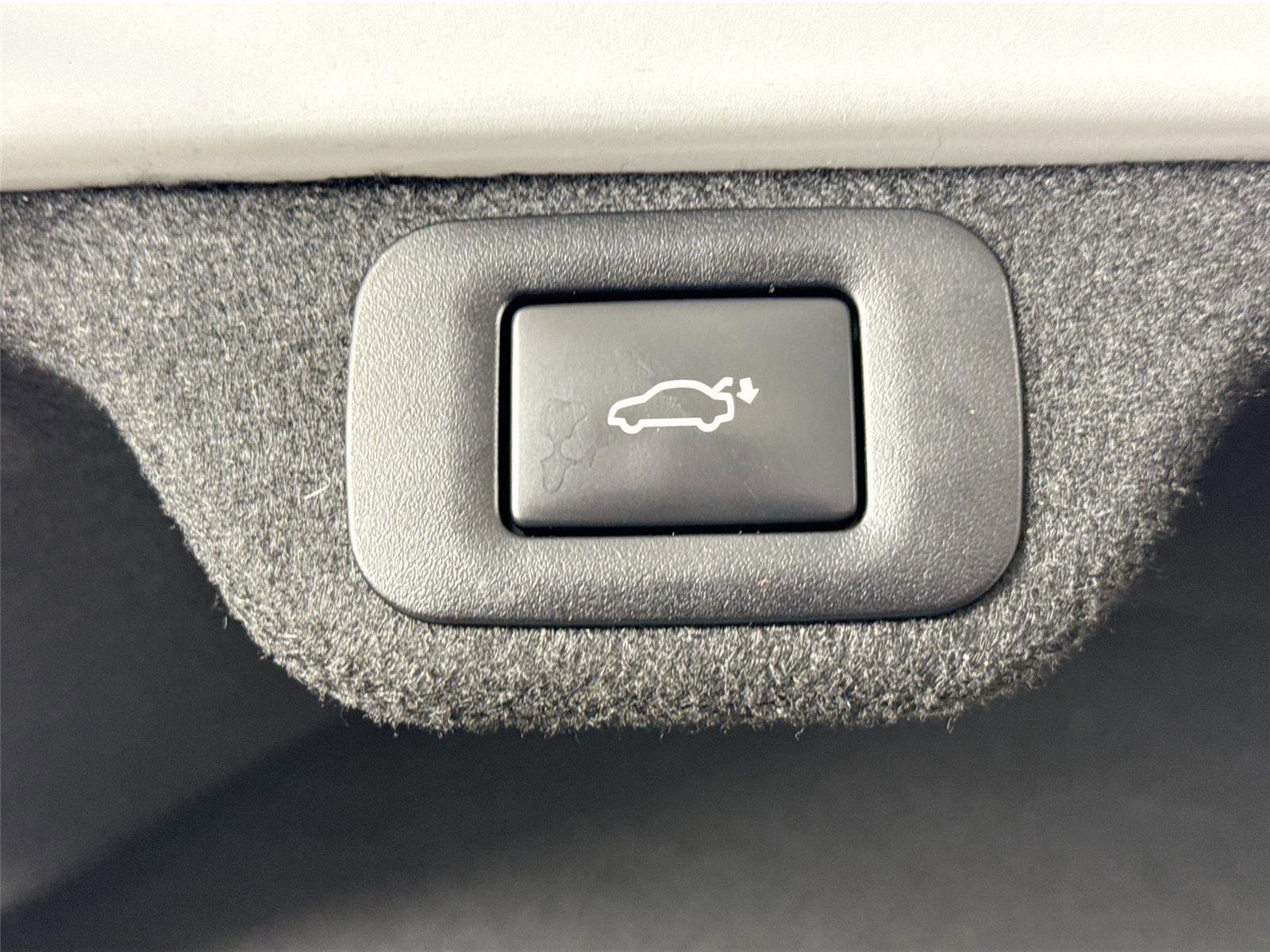 Certified 2025 Toyota Crown Platinum image 41