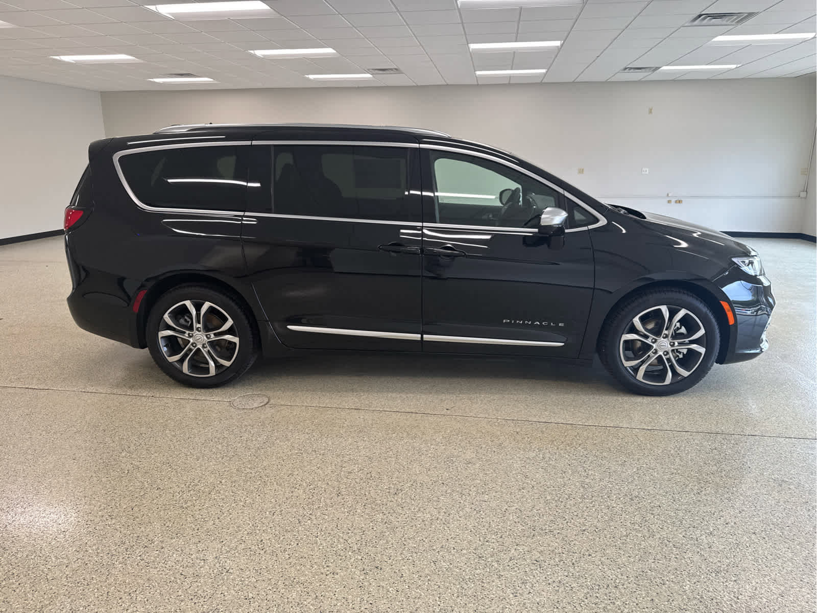 New 2026 Chrysler Pacifica Pinnacle FWD image 4
