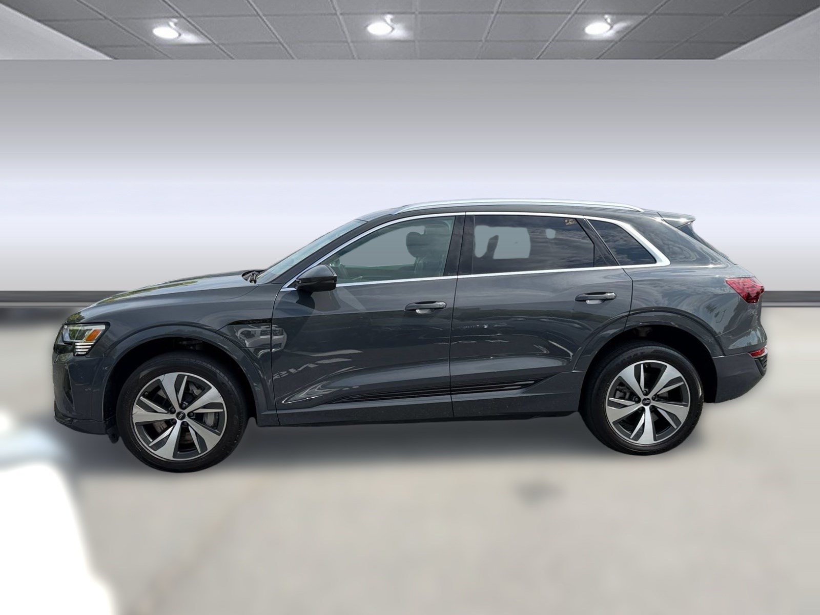 Used 2024 Audi Q8 e-tron Premium AWD/4WD image 2