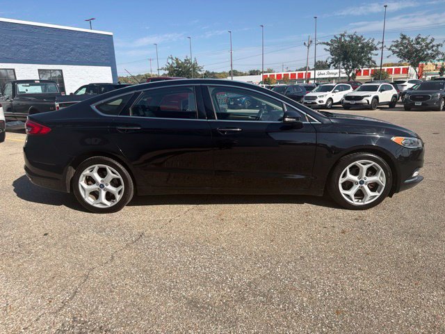 Used 2017 Ford Fusion SE w/ Fusion SE Technology Package AWD/4WD image 6
