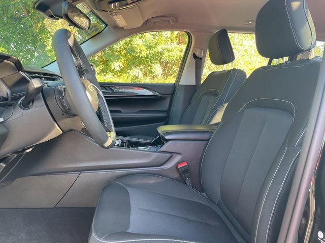 Used 2023 Jeep Grand Cherokee Laredo image 9