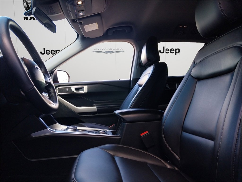 Used 2024 Ford Explorer XLT w/ Equipment Group 202A image 7